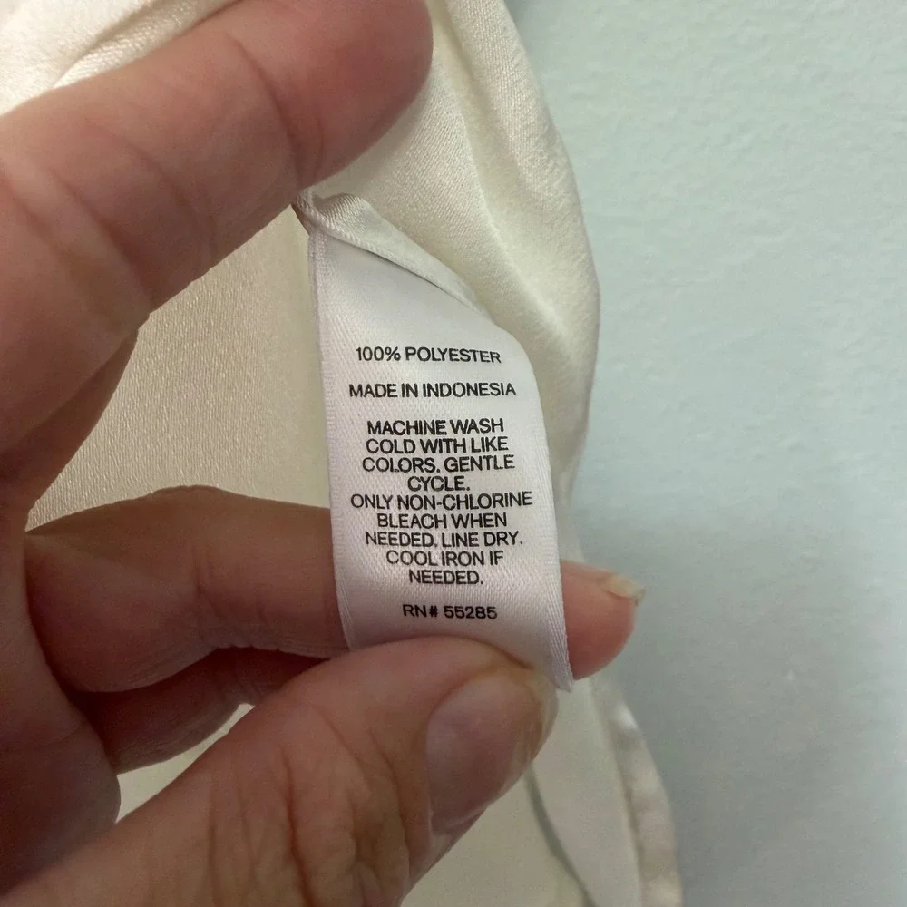 Express - White Body Shaping High Low Split Side Top Button Down Size Medium